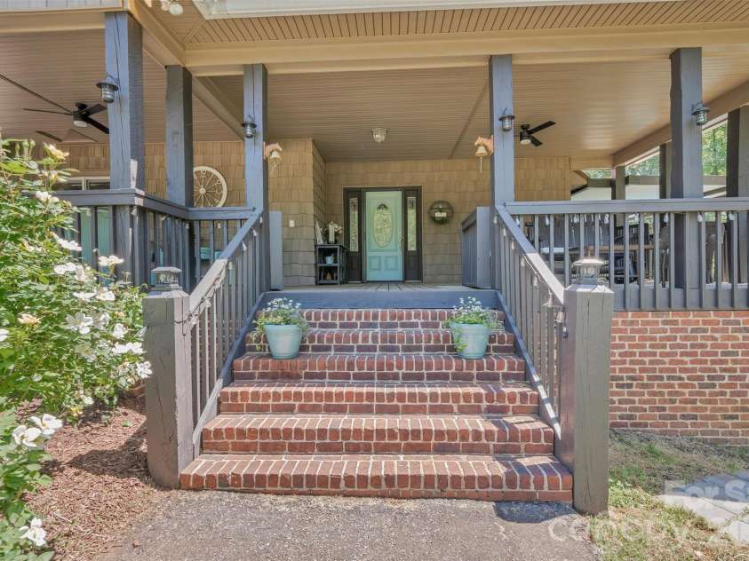 105 Winchester Drive, Shelby, NC 28152.  MLS# CAR4375983, YatesRealty ID 18850. 
