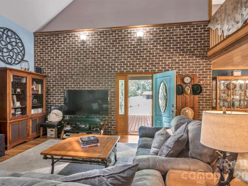 105 Winchester Drive, Shelby, NC 28152.  MLS# CAR4375983, YatesRealty ID 18850. 