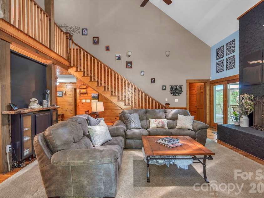 105 Winchester Drive, Shelby, NC 28152.  MLS# CAR4375983, YatesRealty ID 18850. 