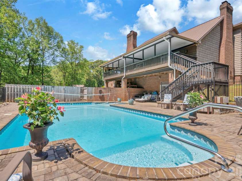 105 Winchester Drive, Shelby, NC 28152.  MLS# CAR4375983, YatesRealty ID 18850. 