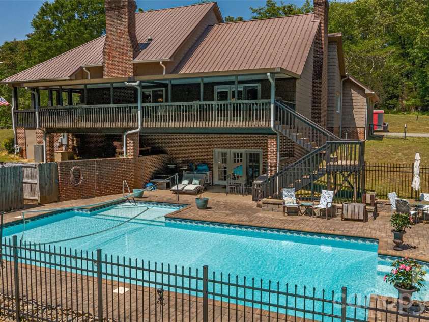 105 Winchester Drive, Shelby, NC 28152.  MLS# CAR4375983, YatesRealty ID 18850. 