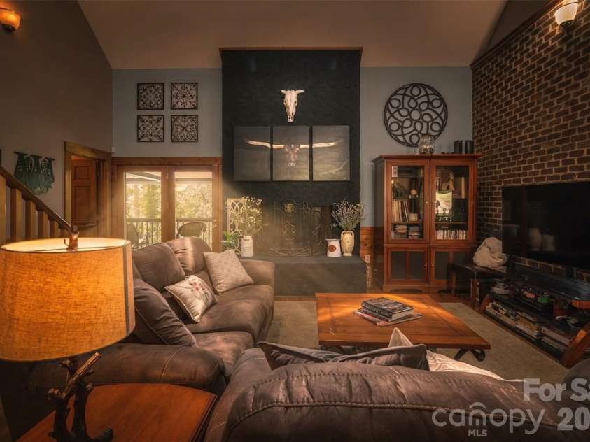105 Winchester Drive, Shelby, NC 28152.  MLS# CAR4375983, YatesRealty ID 18850. 