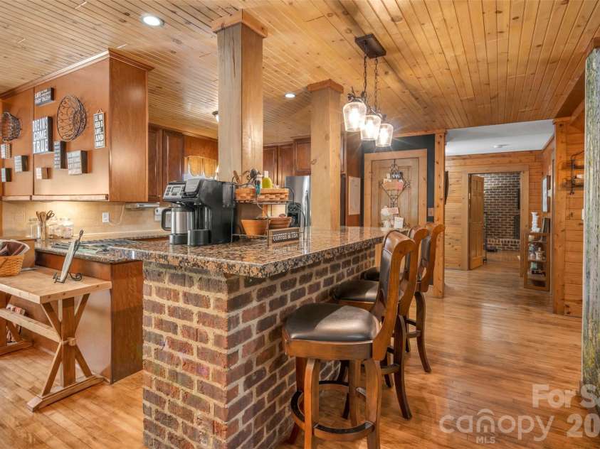 105 Winchester Drive, Shelby, NC 28152.  MLS# CAR4375983, YatesRealty ID 18850. Island/bar area