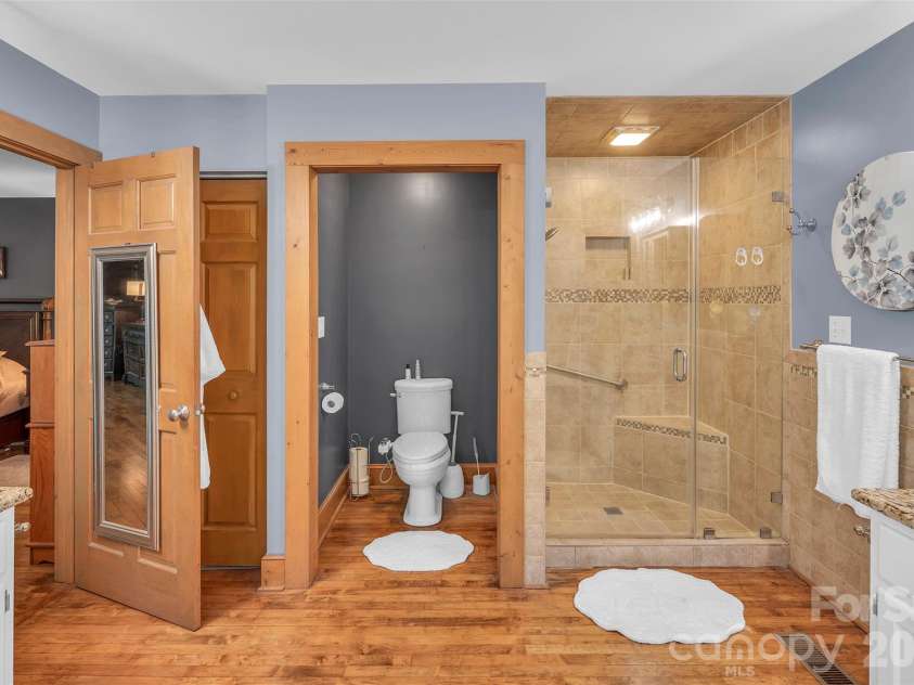 105 Winchester Drive, Shelby, NC 28152.  MLS# CAR4375983, YatesRealty ID 18850. Priary bathroom 