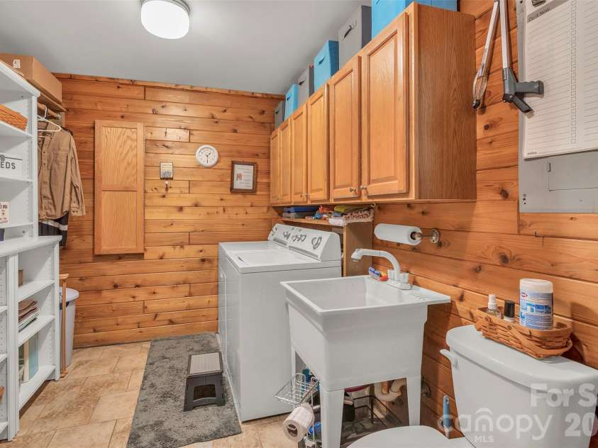 105 Winchester Drive, Shelby, NC 28152.  MLS# CAR4375983, YatesRealty ID 18850. Utility/laundry room