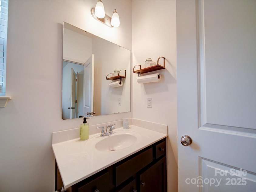 5121 Arbordale Way, Mount Holly, NC 28120.  MLS# CAR4269641, YatesRealty ID 18852. Private En-Suite Bath for Main level Bedroom