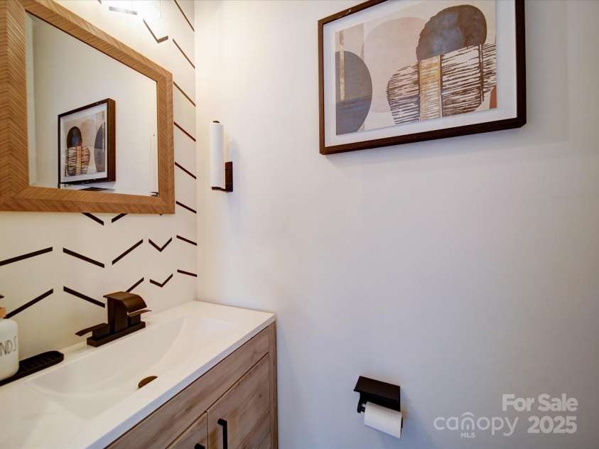 5121 Arbordale Way, Mount Holly, NC 28120.  MLS# CAR4269641, YatesRealty ID 18852. The Powder Room off the Foyer features nice built-in shelving that does not show in the picture.