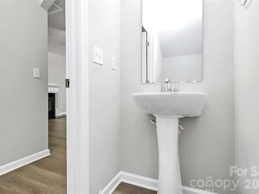 7113 Somerford Road, Charlotte, NC 28215.  MLS# CAR4344906, YatesRealty ID 18852. 