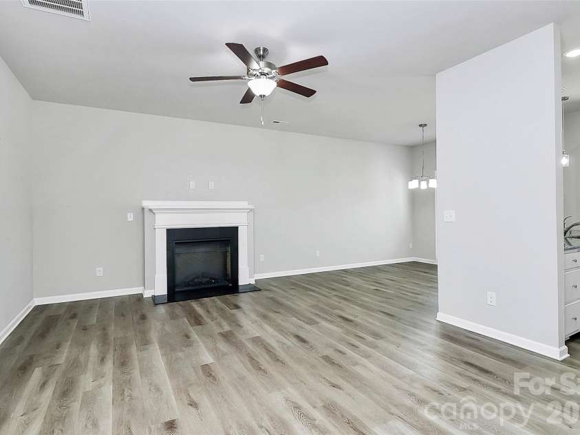 7113 Somerford Road, Charlotte, NC 28215.  MLS# CAR4344906, YatesRealty ID 18852. 