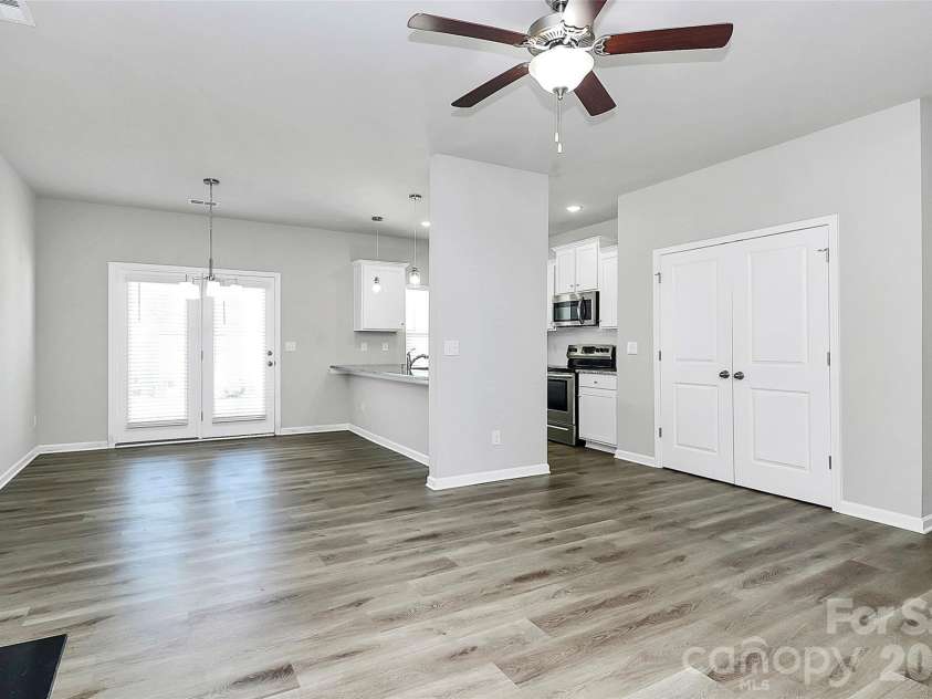 7113 Somerford Road, Charlotte, NC 28215.  MLS# CAR4344906, YatesRealty ID 18852. 