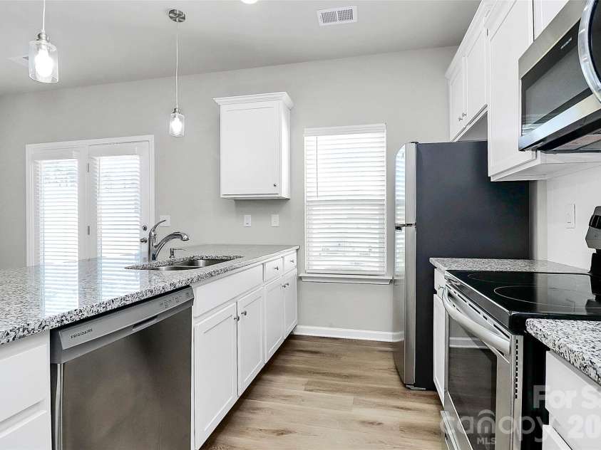 7113 Somerford Road, Charlotte, NC 28215.  MLS# CAR4344906, YatesRealty ID 18852. 