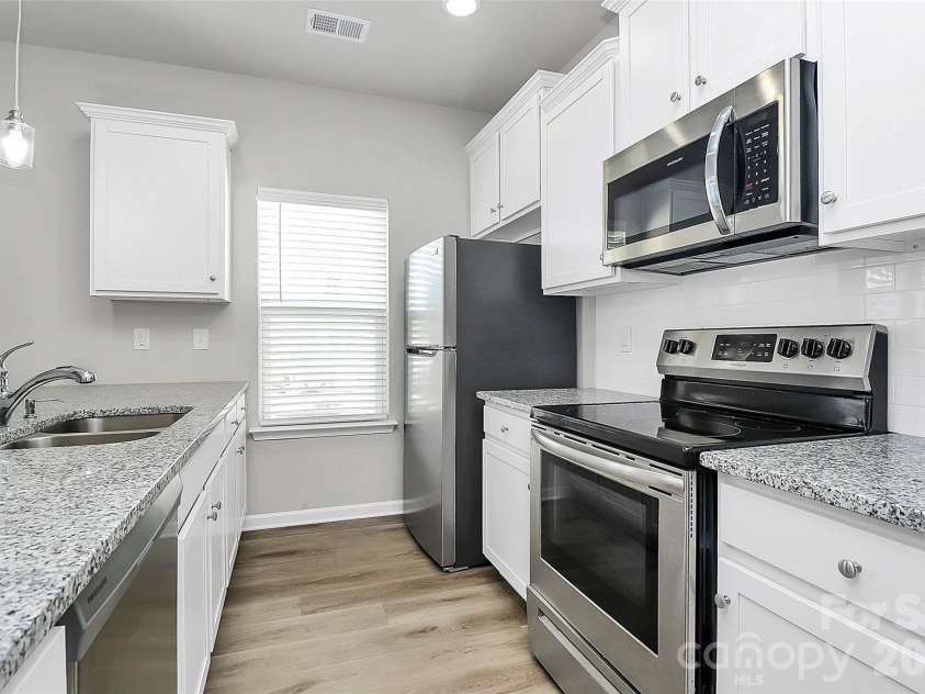 7113 Somerford Road, Charlotte, NC 28215.  MLS# CAR4344906, YatesRealty ID 18852. 