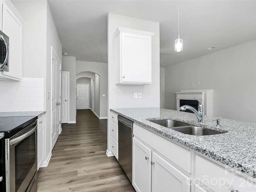 7113 Somerford Road, Charlotte, NC 28215.  MLS# CAR4344906, YatesRealty ID 18852. 