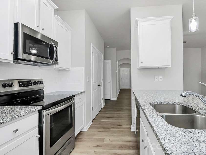 7113 Somerford Road, Charlotte, NC 28215.  MLS# CAR4344906, YatesRealty ID 18852. 