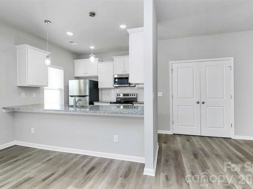7113 Somerford Road, Charlotte, NC 28215.  MLS# CAR4344906, YatesRealty ID 18852. 