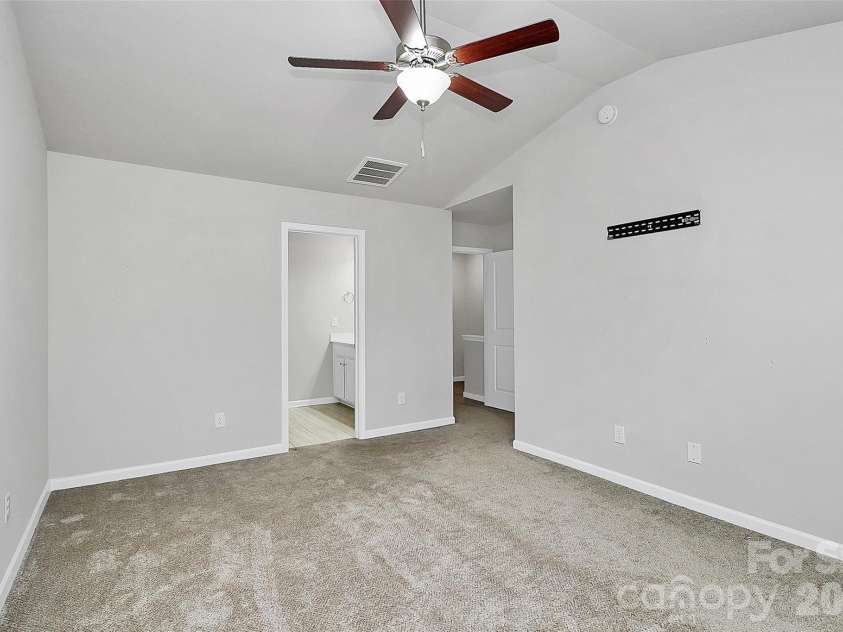 7113 Somerford Road, Charlotte, NC 28215.  MLS# CAR4344906, YatesRealty ID 18852. 