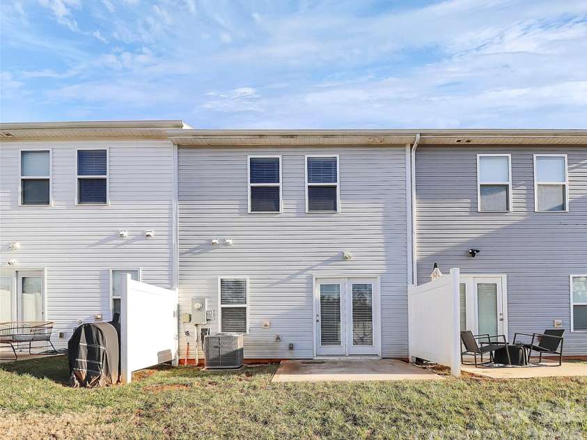 7113 Somerford Road, Charlotte, NC 28215.  MLS# CAR4344906, YatesRealty ID 18852. 