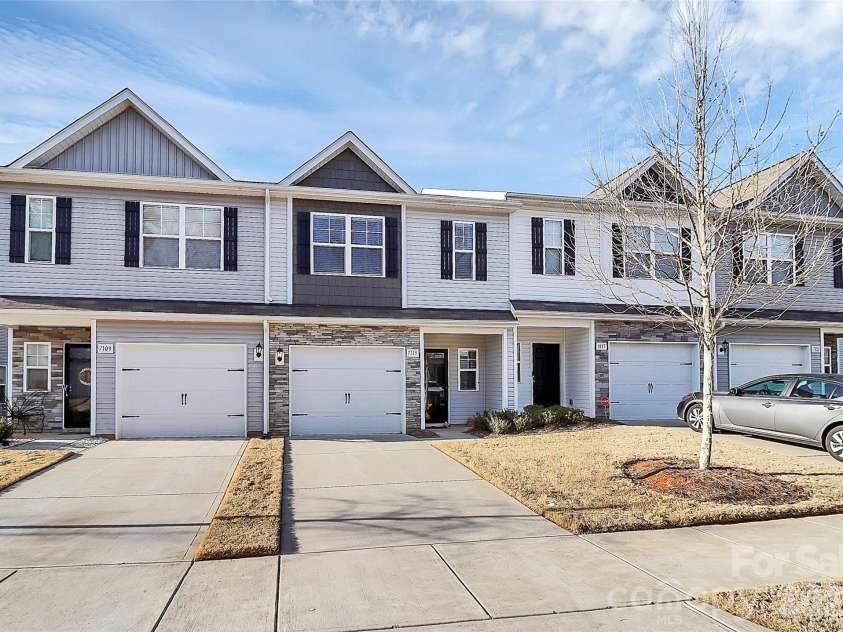 7113 Somerford Road, Charlotte, NC 28215.  MLS# CAR4344906, YatesRealty ID 18852. 