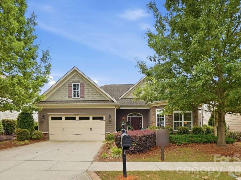 15519 Lake Ridge Road, Charlotte, NC 28278.  MLS# CAR4376472, YatesRealty ID 18853. 