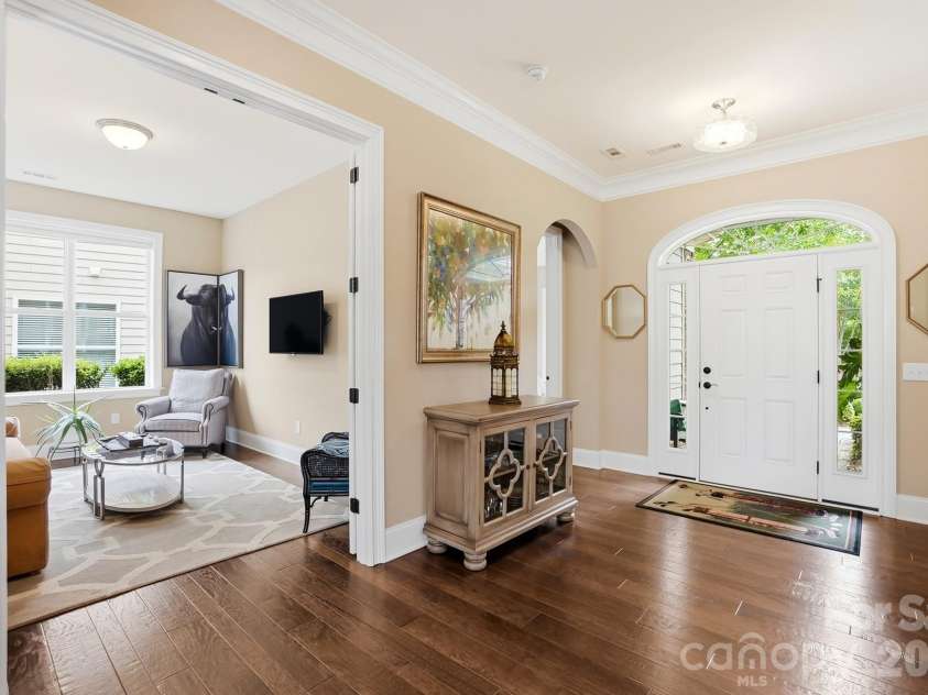 15519 Lake Ridge Road, Charlotte, NC 28278.  MLS# CAR4376472, YatesRealty ID 18853. 