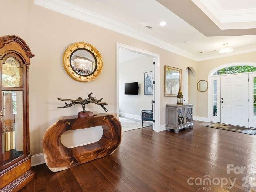 15519 Lake Ridge Road, Charlotte, NC 28278.  MLS# CAR4376472, YatesRealty ID 18853. 