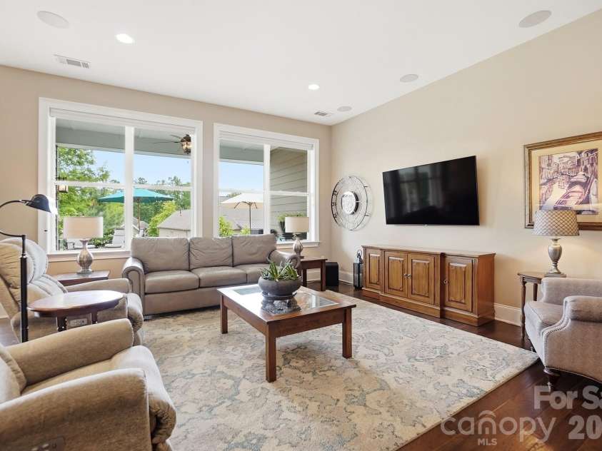 15519 Lake Ridge Road, Charlotte, NC 28278.  MLS# CAR4376472, YatesRealty ID 18853. 