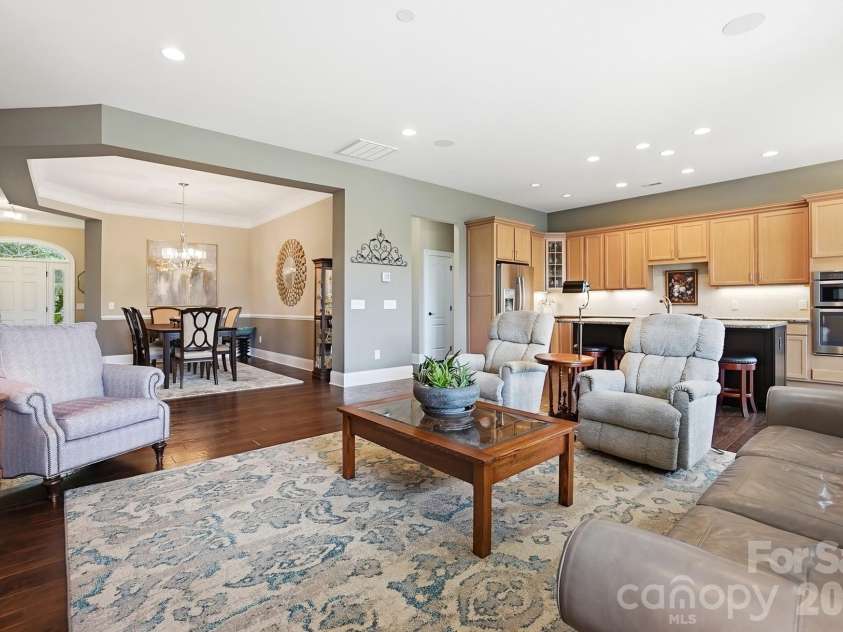 15519 Lake Ridge Road, Charlotte, NC 28278.  MLS# CAR4376472, YatesRealty ID 18853. 