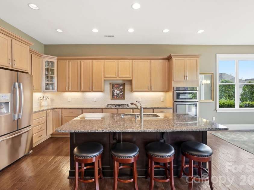 15519 Lake Ridge Road, Charlotte, NC 28278.  MLS# CAR4376472, YatesRealty ID 18853. 