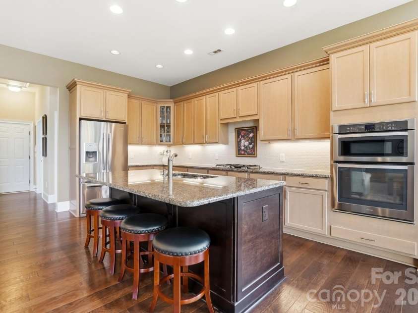 15519 Lake Ridge Road, Charlotte, NC 28278.  MLS# CAR4376472, YatesRealty ID 18853. 