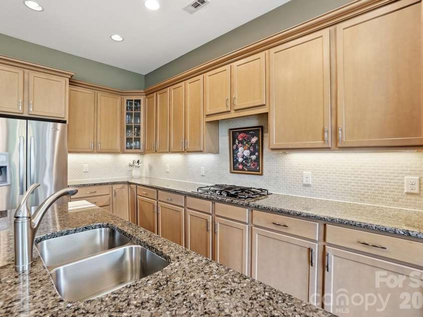 15519 Lake Ridge Road, Charlotte, NC 28278.  MLS# CAR4376472, YatesRealty ID 18853. 