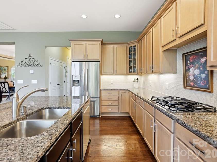 15519 Lake Ridge Road, Charlotte, NC 28278.  MLS# CAR4376472, YatesRealty ID 18853. 