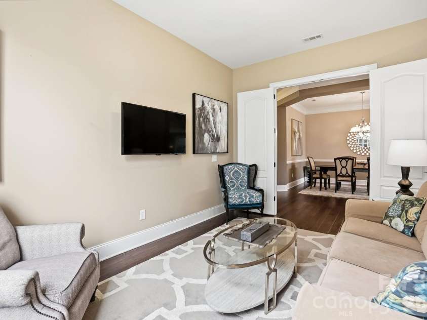 15519 Lake Ridge Road, Charlotte, NC 28278.  MLS# CAR4376472, YatesRealty ID 18853. 