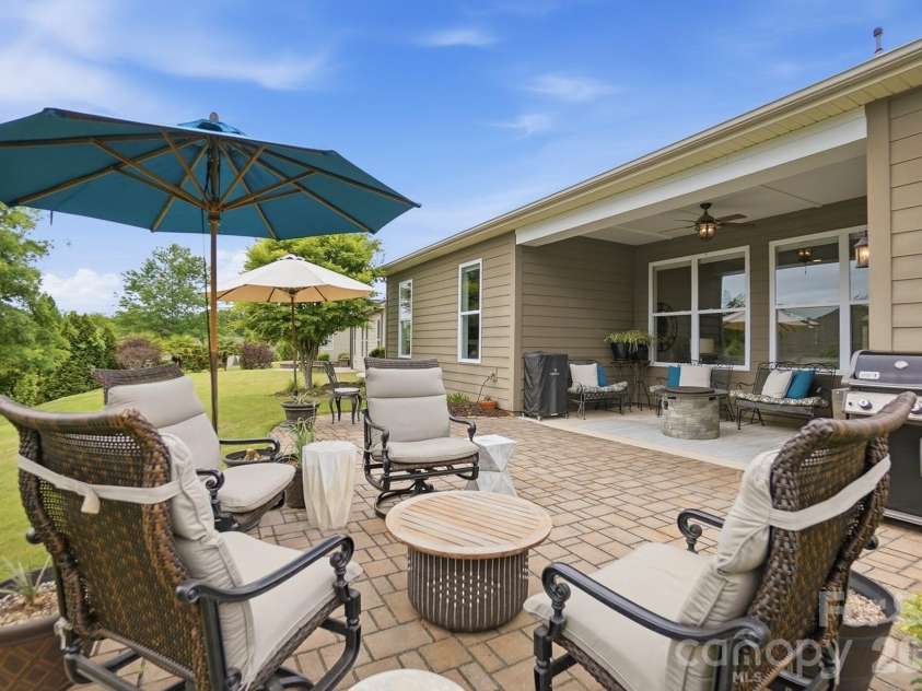15519 Lake Ridge Road, Charlotte, NC 28278.  MLS# CAR4376472, YatesRealty ID 18853. 
