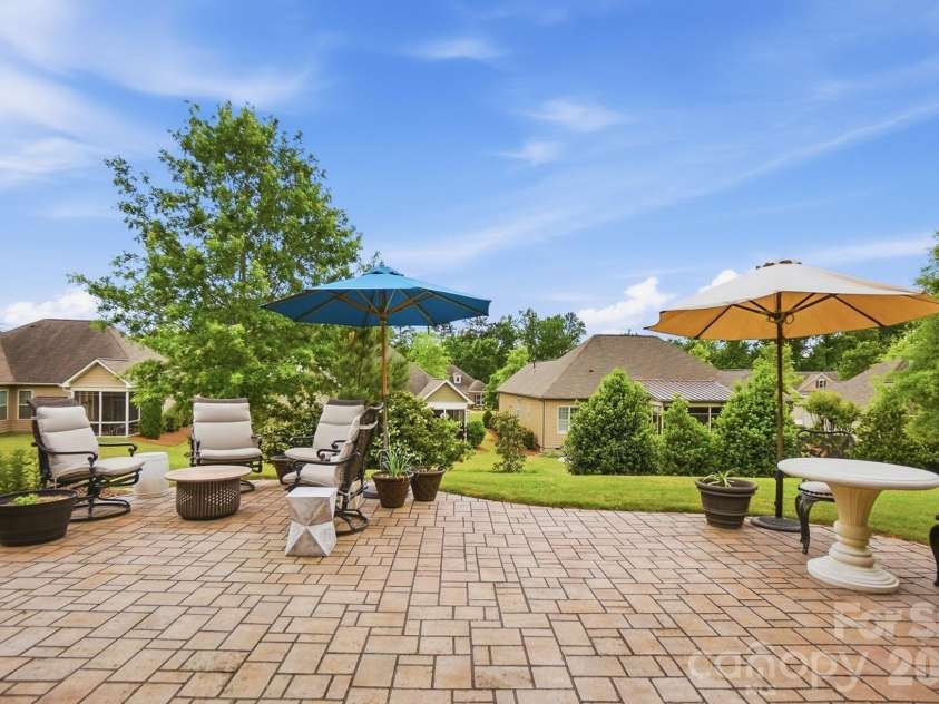 15519 Lake Ridge Road, Charlotte, NC 28278.  MLS# CAR4376472, YatesRealty ID 18853. 