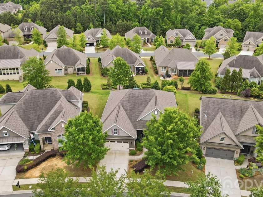 15519 Lake Ridge Road, Charlotte, NC 28278.  MLS# CAR4376472, YatesRealty ID 18853. 