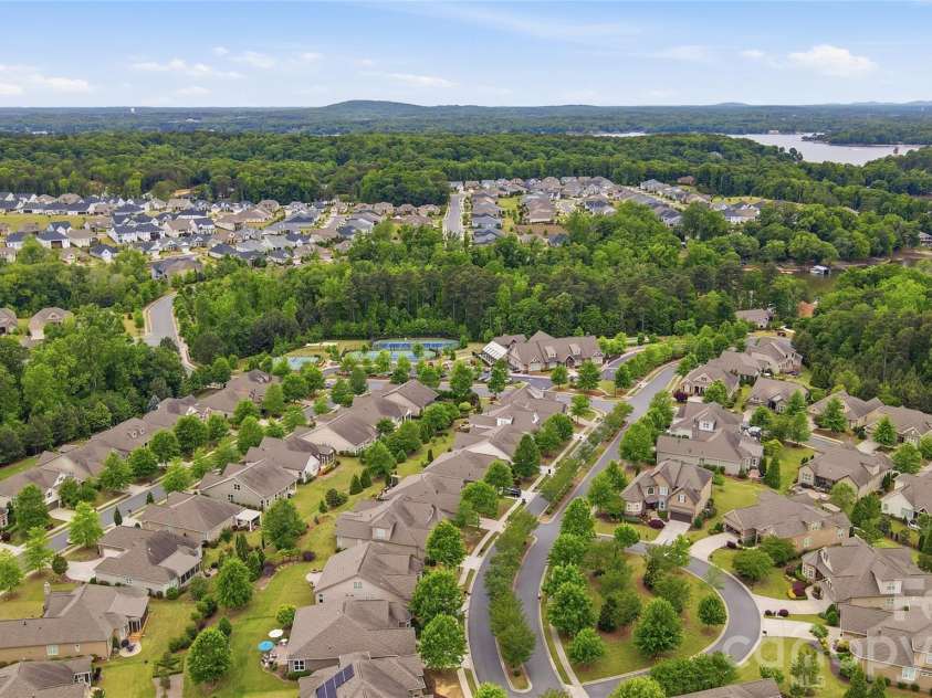 15519 Lake Ridge Road, Charlotte, NC 28278.  MLS# CAR4376472, YatesRealty ID 18853. 