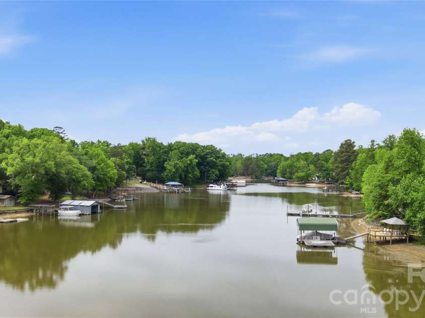 15519 Lake Ridge Road, Charlotte, NC 28278.  MLS# CAR4376472, YatesRealty ID 18853. 