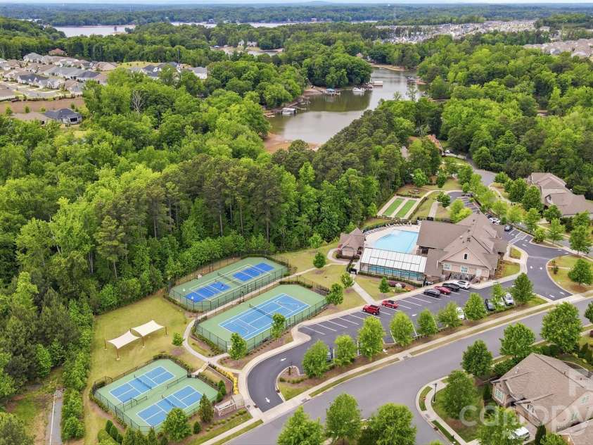 15519 Lake Ridge Road, Charlotte, NC 28278.  MLS# CAR4376472, YatesRealty ID 18853. 