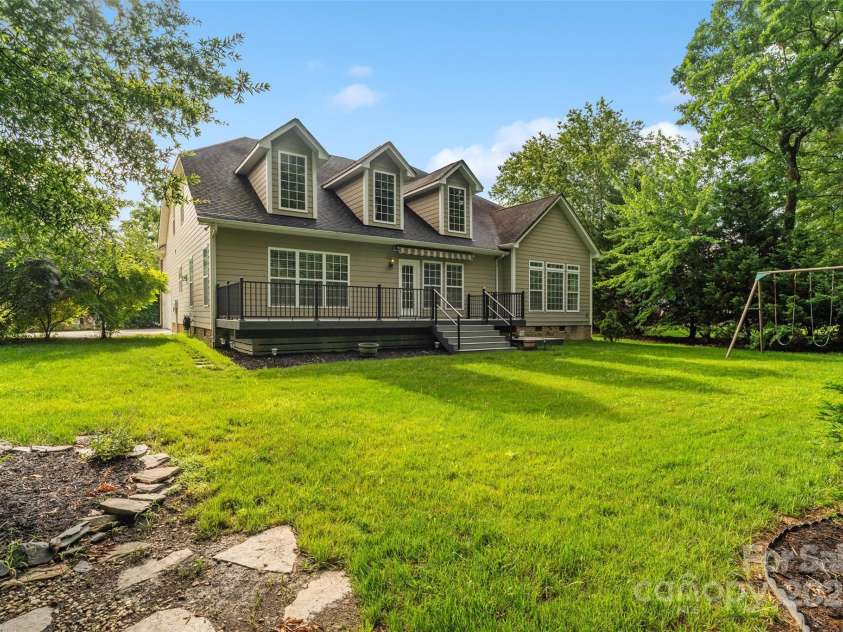 1812 Mill Chase Lane, Waxhaw, NC 28173.  MLS# CAR4270179, YatesRealty ID 18854. Backyard 2