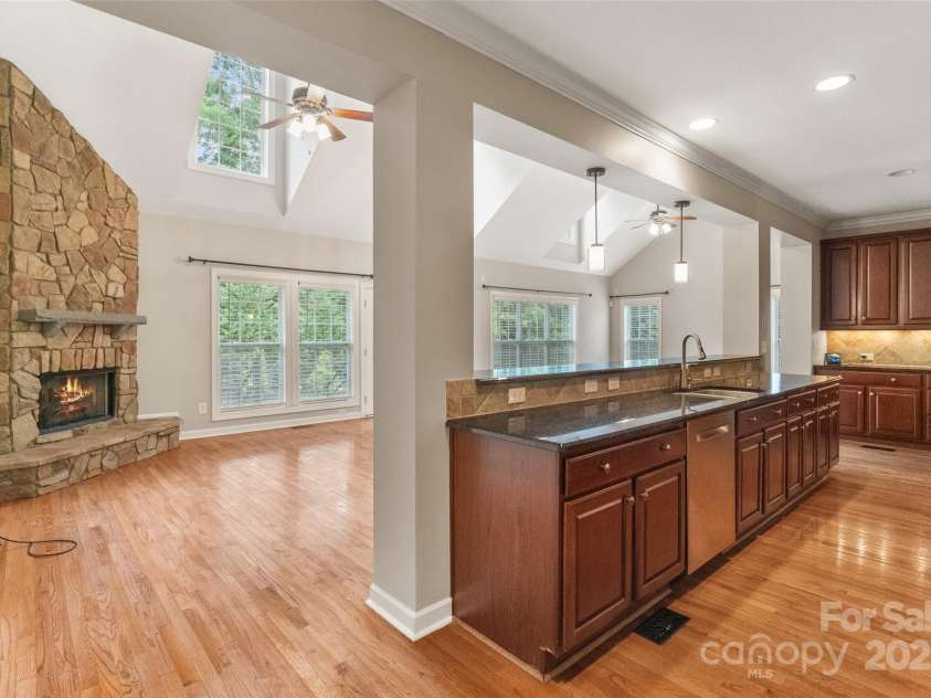 1812 Mill Chase Lane, Waxhaw, NC 28173.  MLS# CAR4270179, YatesRealty ID 18854. Kitchen 1