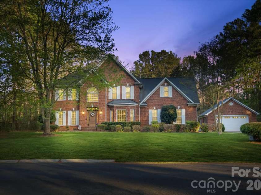 3570 Weddington Oaks Drive, Matthews, NC 28104.  MLS# CAR4356271, YatesRealty ID 18854. 
