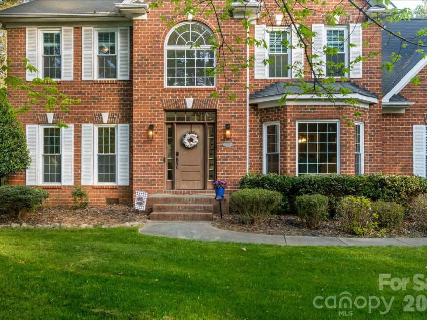3570 Weddington Oaks Drive, Matthews, NC 28104.  MLS# CAR4356271, YatesRealty ID 18854. 