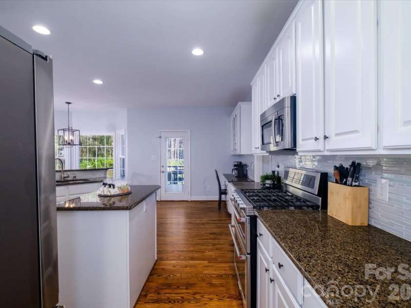 3570 Weddington Oaks Drive, Matthews, NC 28104.  MLS# CAR4356271, YatesRealty ID 18854. 