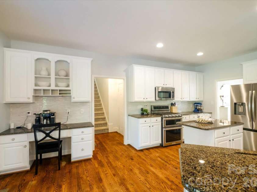 3570 Weddington Oaks Drive, Matthews, NC 28104.  MLS# CAR4356271, YatesRealty ID 18854. 