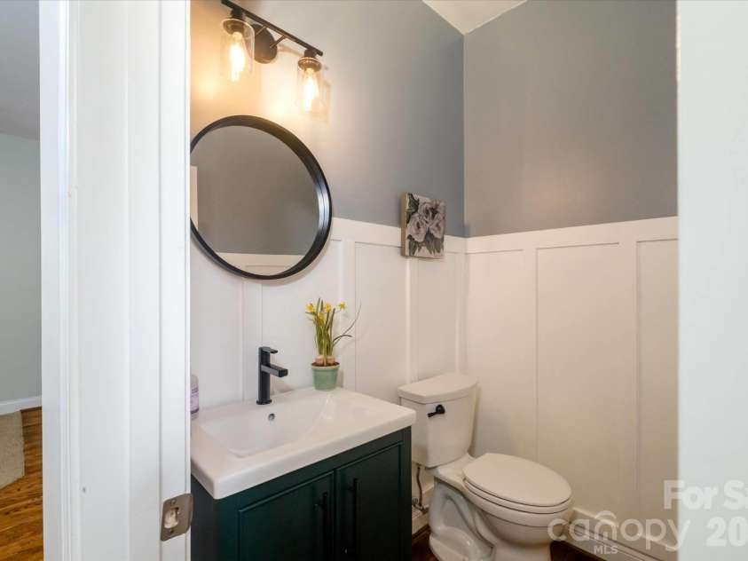 3570 Weddington Oaks Drive, Matthews, NC 28104.  MLS# CAR4356271, YatesRealty ID 18854. 