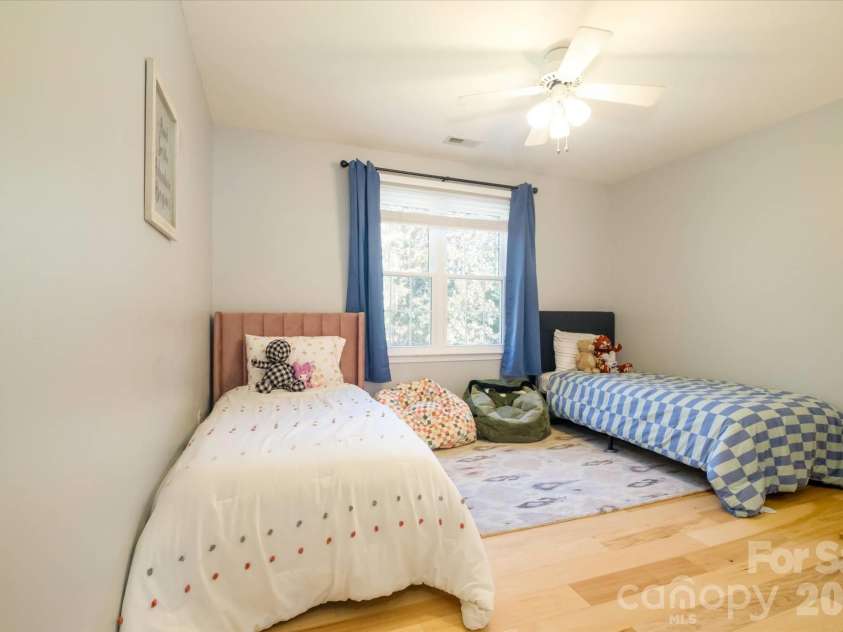 3570 Weddington Oaks Drive, Matthews, NC 28104.  MLS# CAR4356271, YatesRealty ID 18854. 