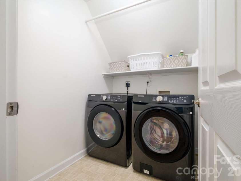 3570 Weddington Oaks Drive, Matthews, NC 28104.  MLS# CAR4356271, YatesRealty ID 18854. 