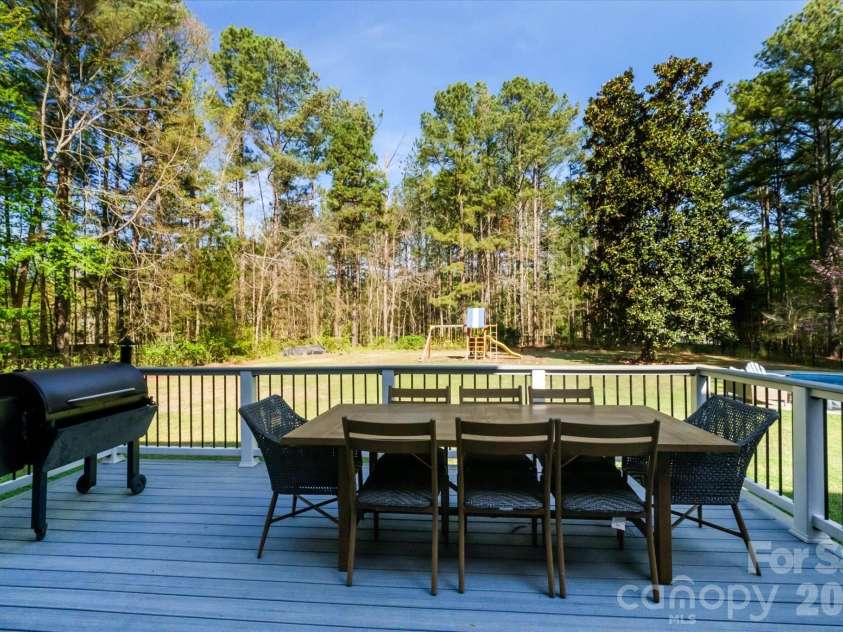 3570 Weddington Oaks Drive, Matthews, NC 28104.  MLS# CAR4356271, YatesRealty ID 18854. 