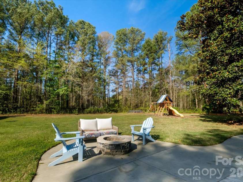 3570 Weddington Oaks Drive, Matthews, NC 28104.  MLS# CAR4356271, YatesRealty ID 18854. 