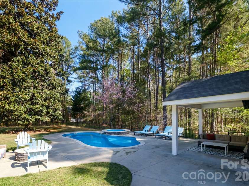 3570 Weddington Oaks Drive, Matthews, NC 28104.  MLS# CAR4356271, YatesRealty ID 18854. 